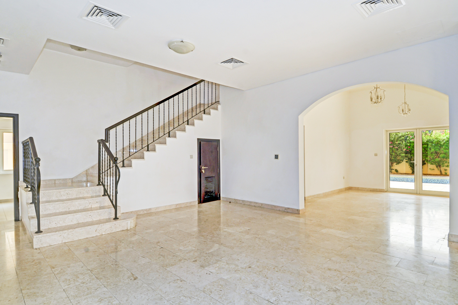 5 Bedrooms Villa in The Centro