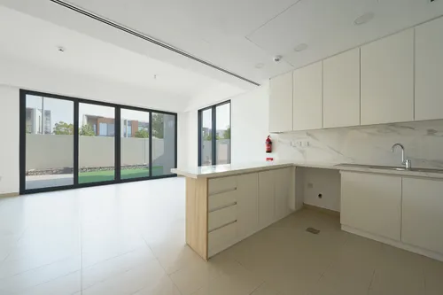 3 Bedrooms Townhouse in Cherrywoods