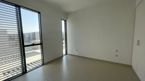 3 Bedrooms Townhouse in Cherrywoods