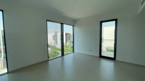 3 Bedrooms Townhouse in Cherrywoods