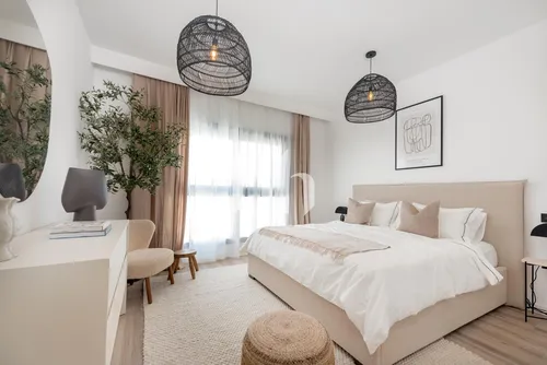 Single Row | 5yr PHandover | Global Village view