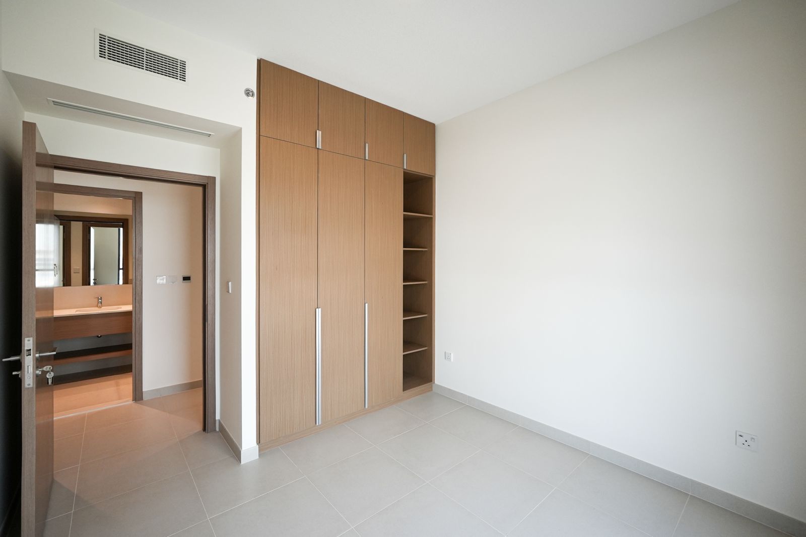2 Bedrooms Apartment in Savanna Building 3