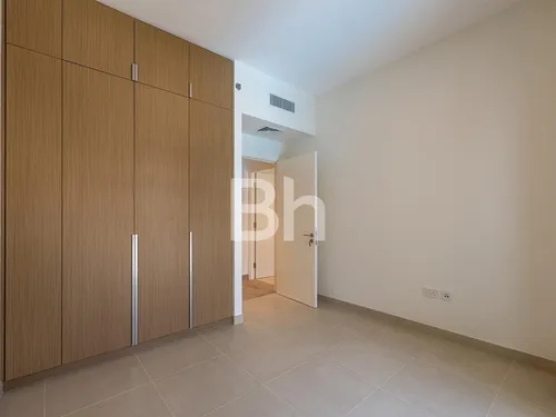 2 Bedrooms Apartment in Grove at Creek Beach Building 3