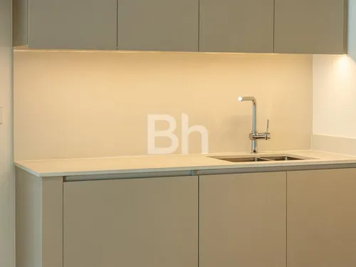 2 Bedrooms Apartment in Grove at Creek Beach Building 3