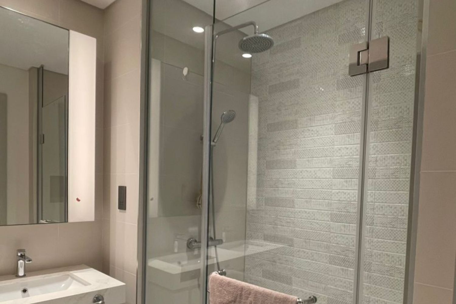 2 Bedrooms Apartment in Sunrise Bay Tower 2