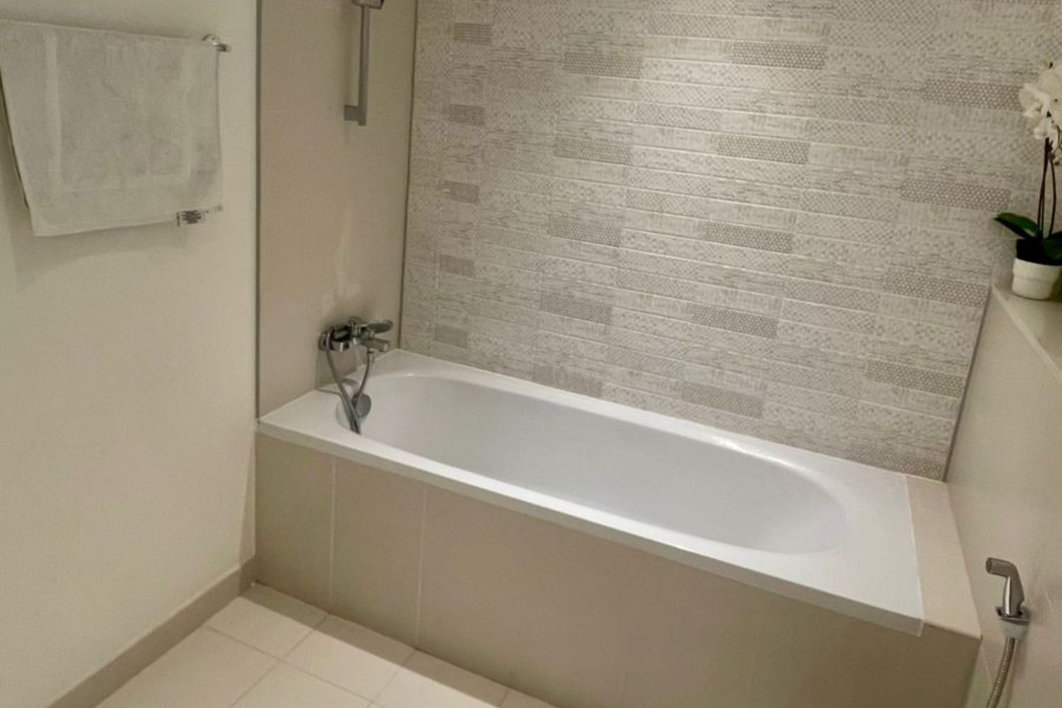 2 Bedrooms Apartment in Sunrise Bay Tower 2