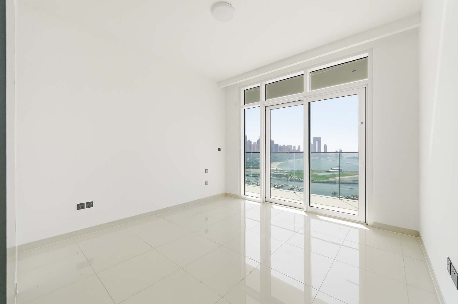 2 Bedrooms Apartment in Sunrise Bay Tower 1