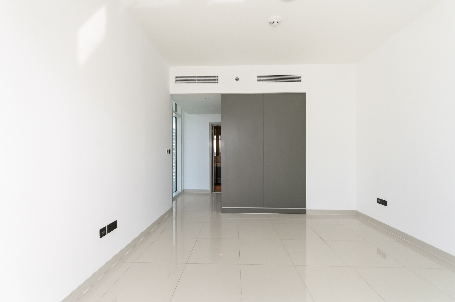 2 Bedrooms Apartment in Sunrise Bay Tower 1