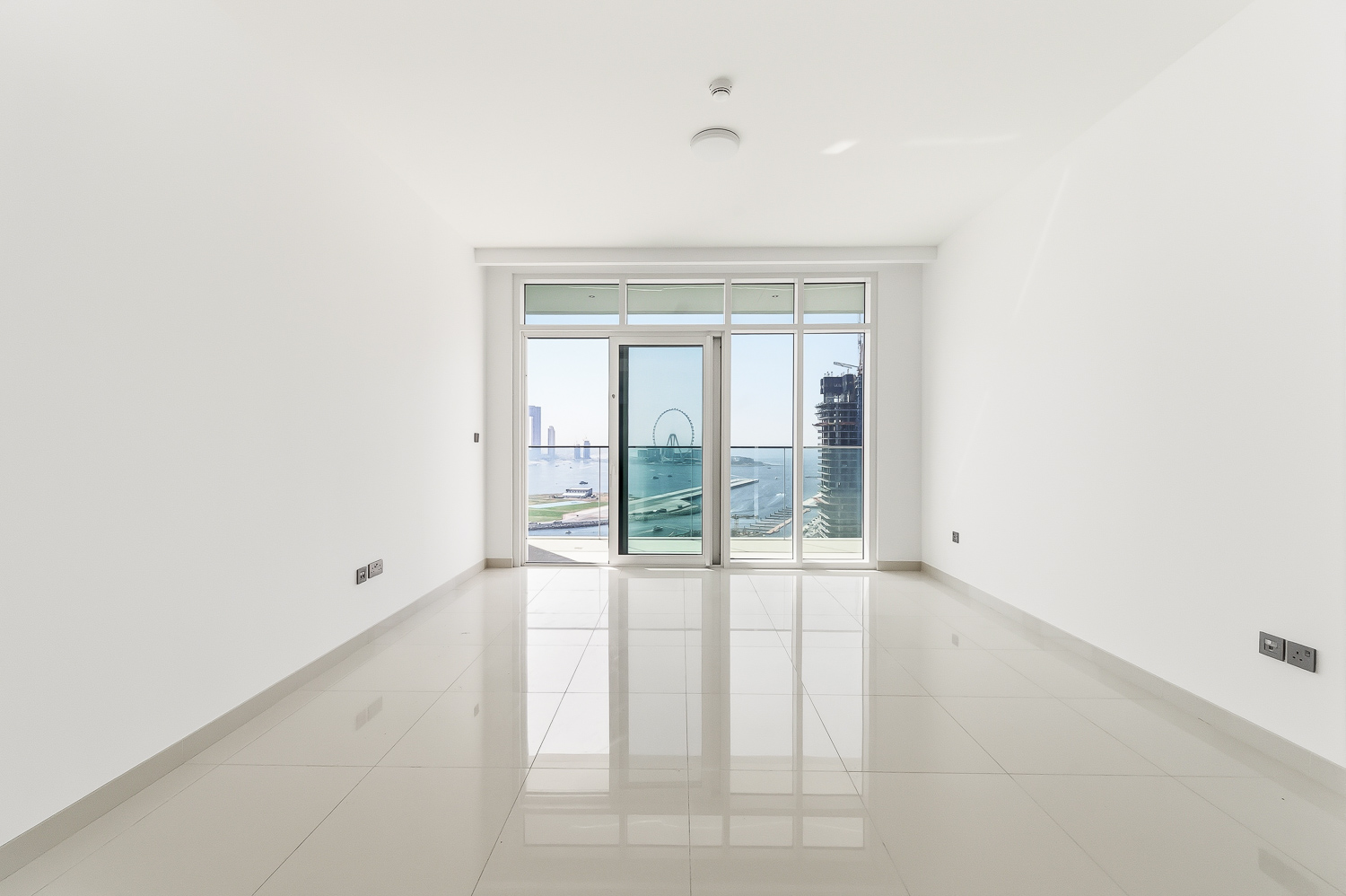2 Bedrooms Apartment in Sunrise Bay Tower 1