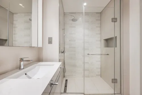 2 Bedrooms Apartment in Sunrise Bay Tower 2