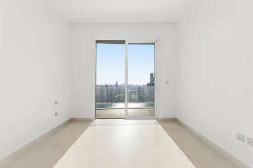 4 Bedrooms Apartment in Palace Beach Residence Tower 2