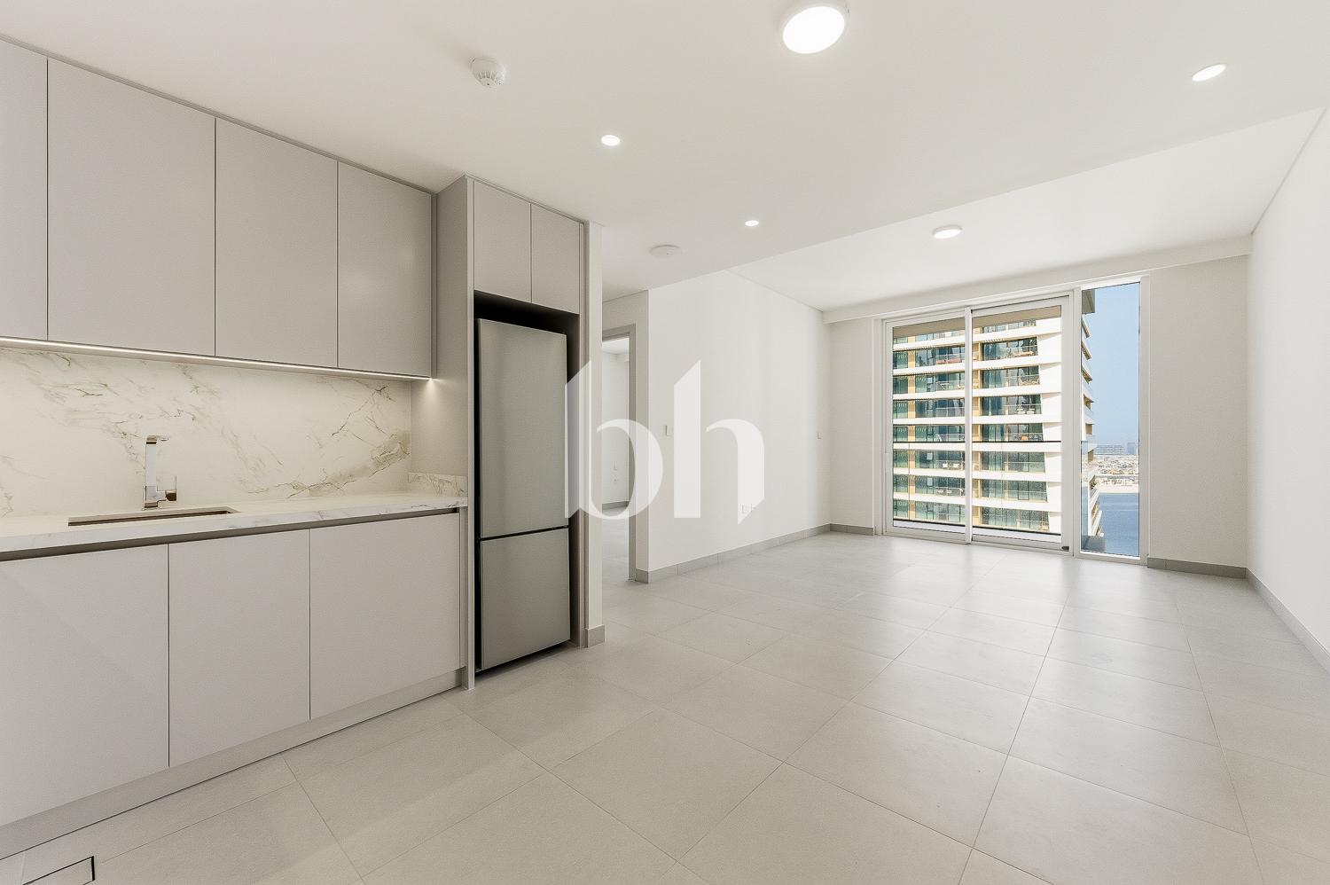 Brand New | Palm View | Chiller Free