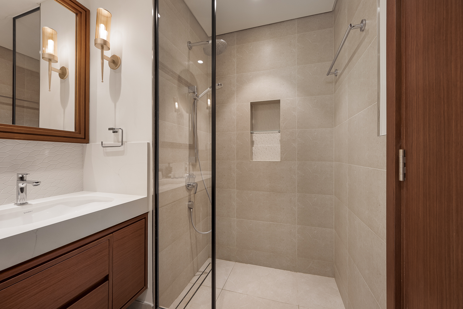 2 Bedrooms Apartment in Palace Beach Residence Tower 2