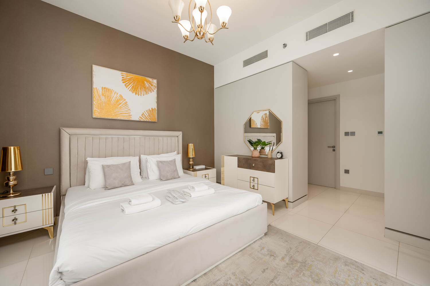 2 Bedrooms Apartment in Sunrise Bay Tower 1