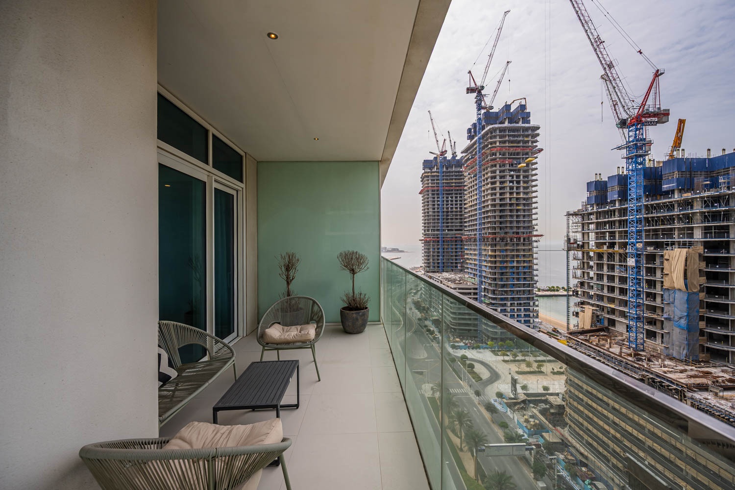 2 Bedrooms Apartment in Sunrise Bay Tower 1