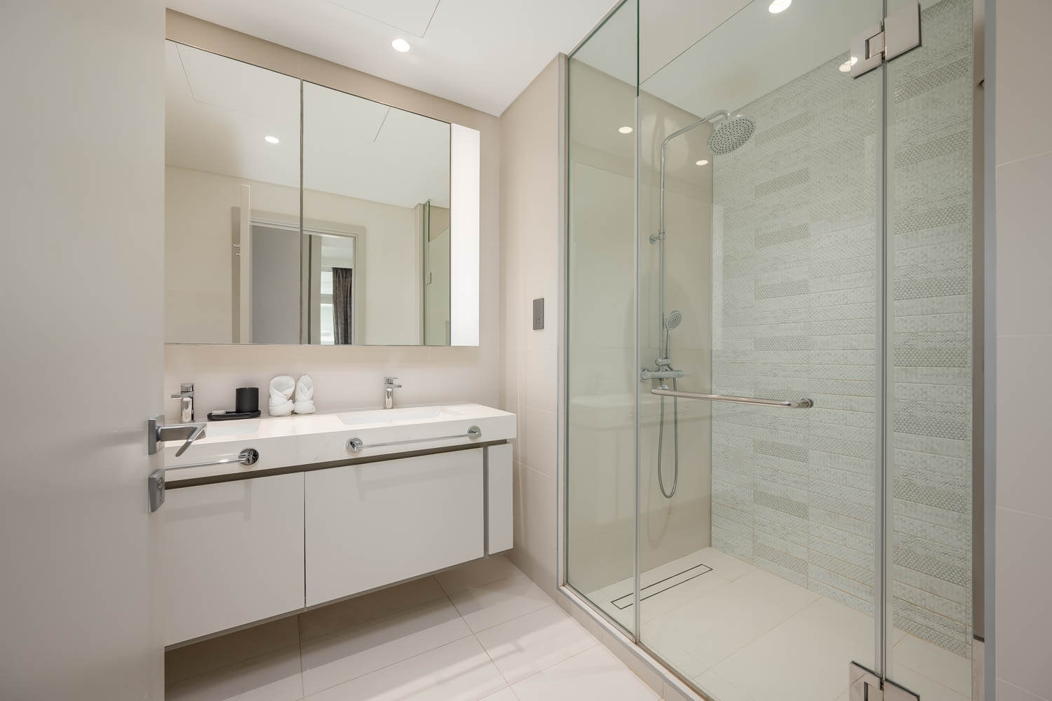 2 Bedrooms Apartment in Sunrise Bay Tower 1