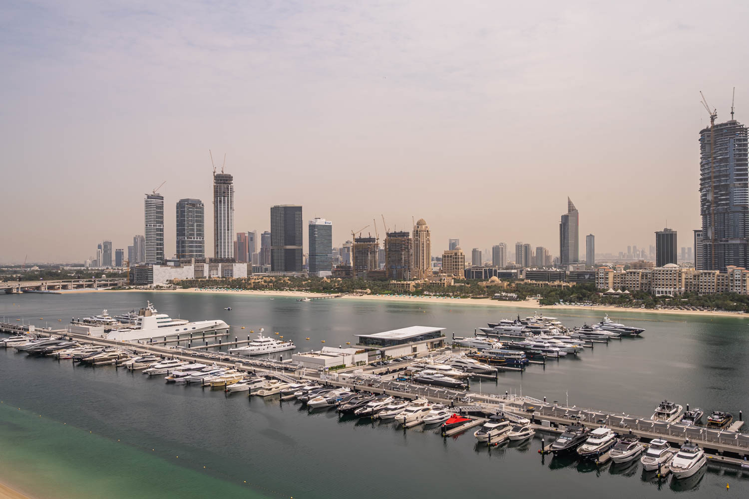 2 Bedrooms Apartment in Sunrise Bay Tower 1