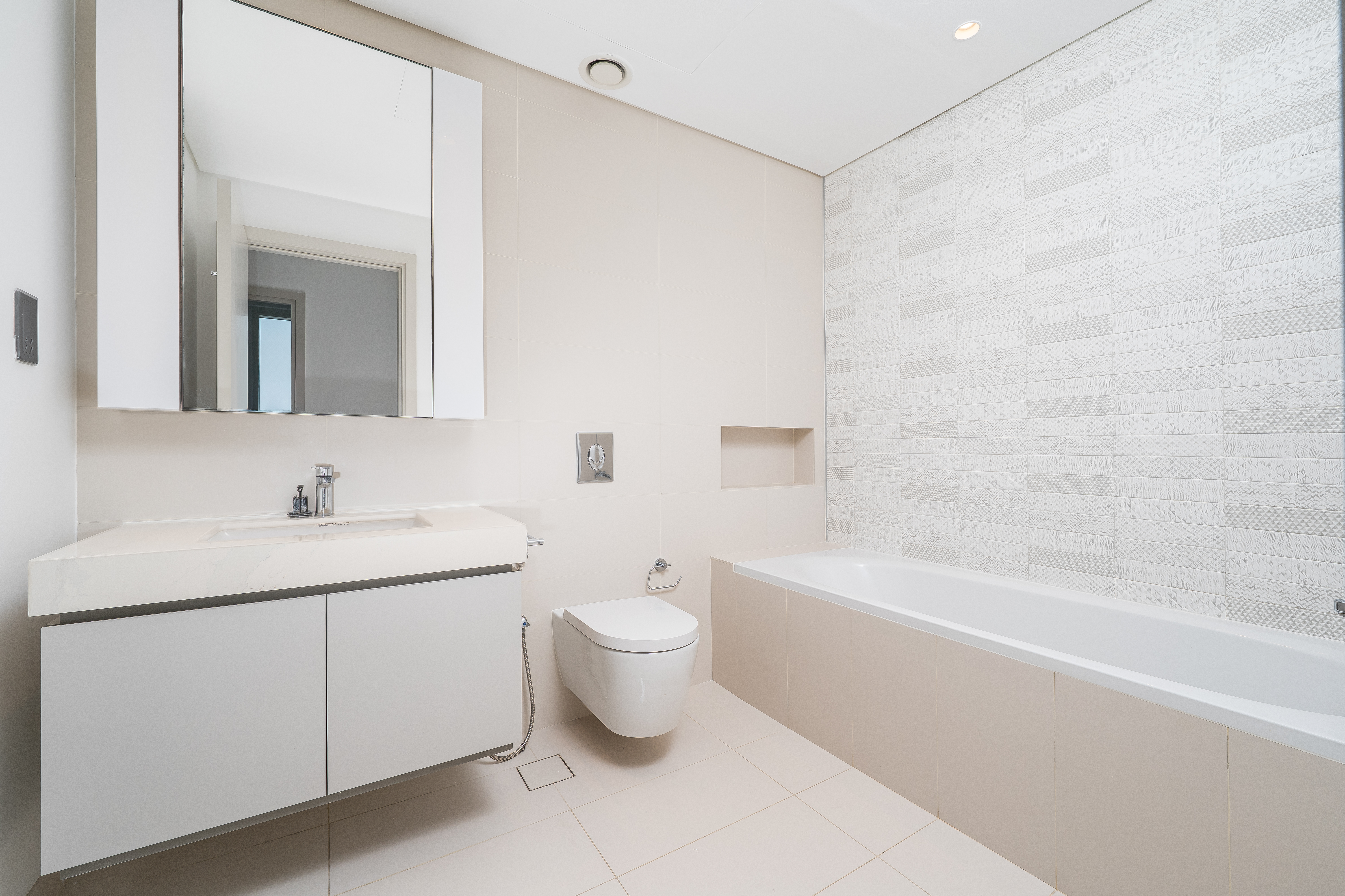 1 Bedroom Apartment in Sunrise Bay Tower 1