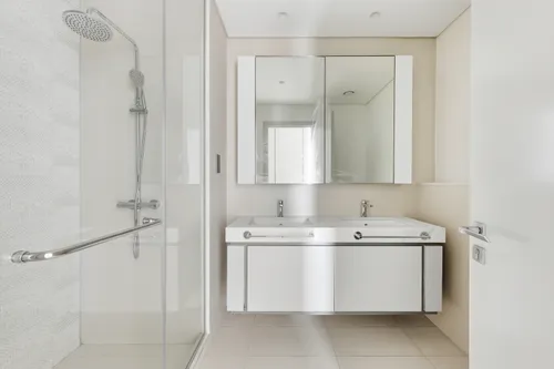 2 Bedrooms Apartment in Sunrise Bay Tower 2