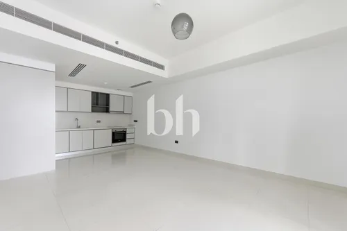 Beach Access | Vacant | Modern