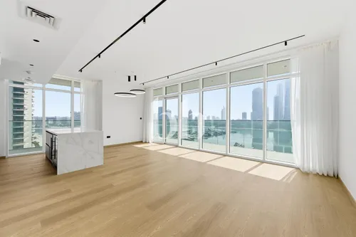 Marina View| Vacant | Upgraded | Corner unit