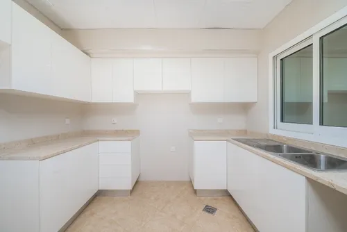 3 Bedrooms Villa in Mirabella 7