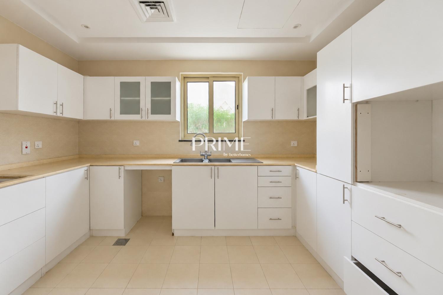 4 Bedrooms Villa in Cluster 26