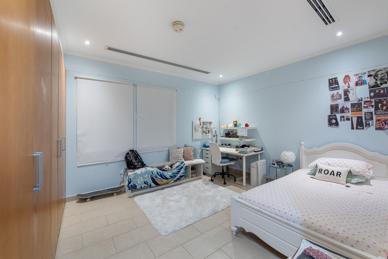 3 Bedrooms Villa in District 1 Regional