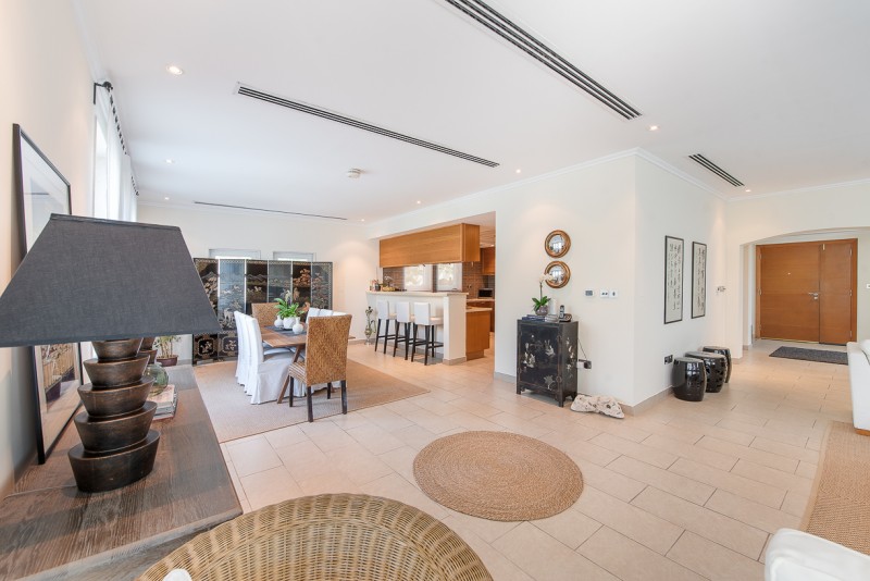 3 Bedrooms Villa in District 1 Regional