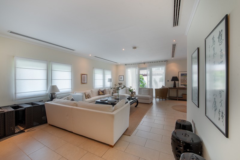 3 Bedrooms Villa in District 1 Regional