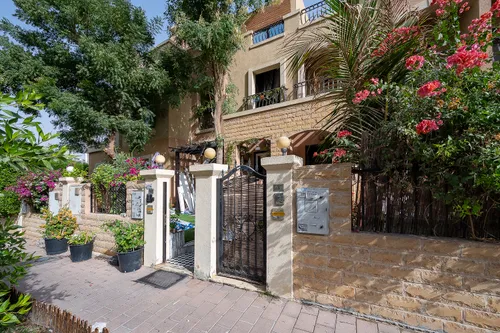 3 Bedrooms Townhouse in Diamond Views 4