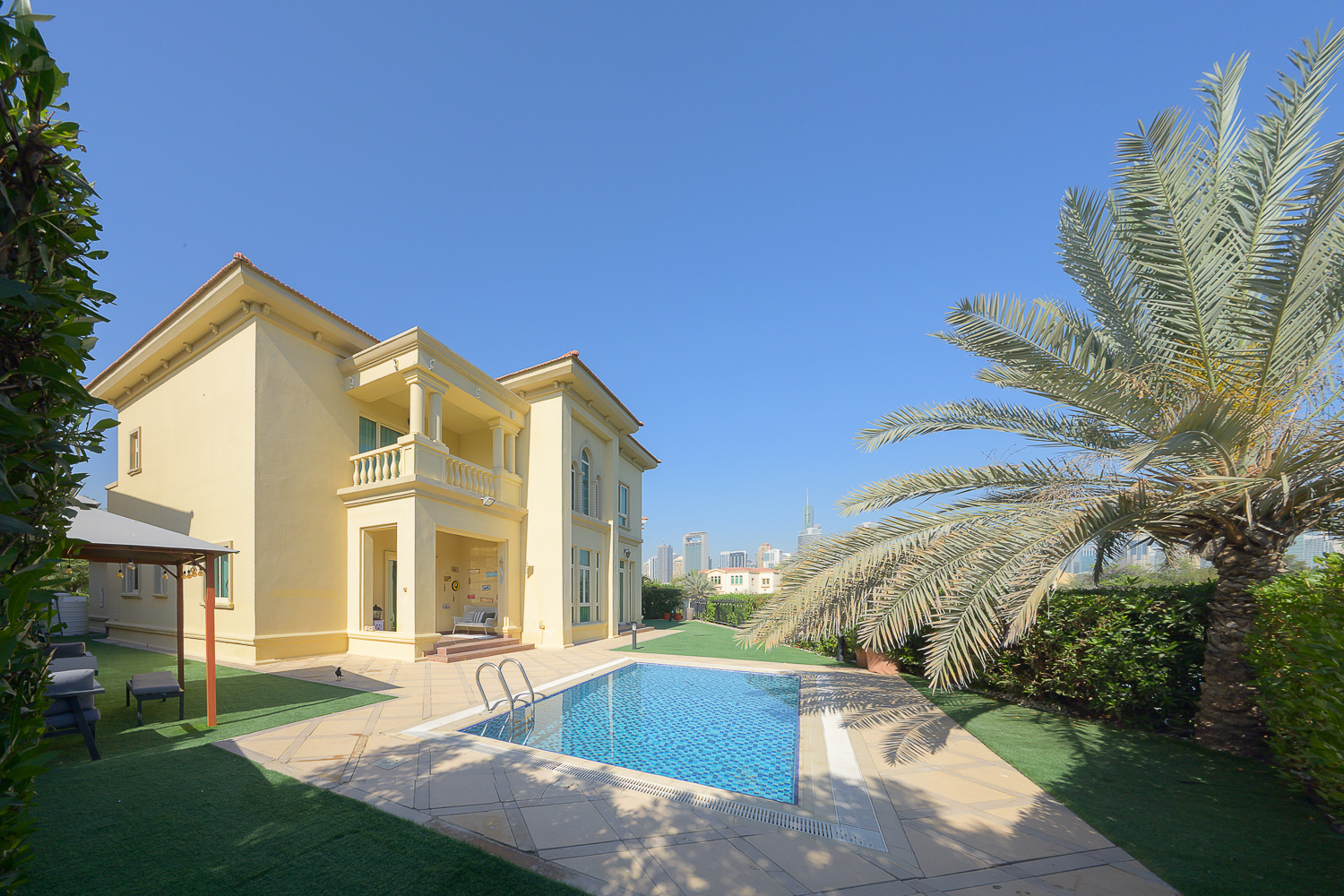 4 Bedrooms Villa in Entertainment Foyer