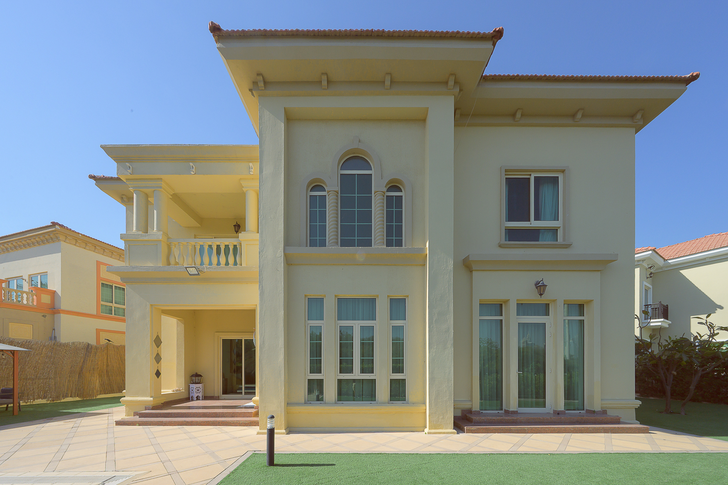 4 Bedrooms Villa in Entertainment Foyer