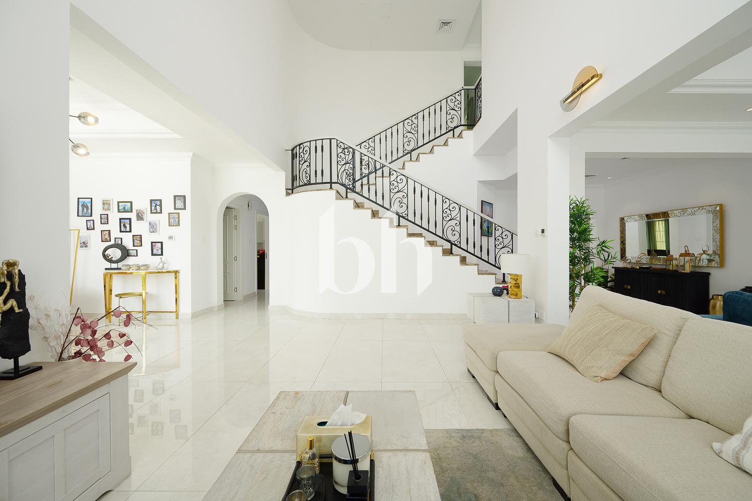 Upgraded Entertainment Foyer | Lake Views | April