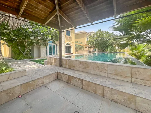 5 Bedrooms Villa in Oliva
