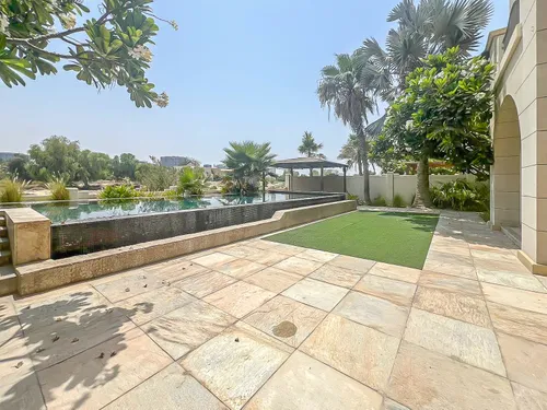 5 Bedrooms Villa in Oliva