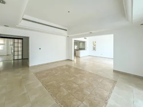 5 Bedrooms Villa in Oliva