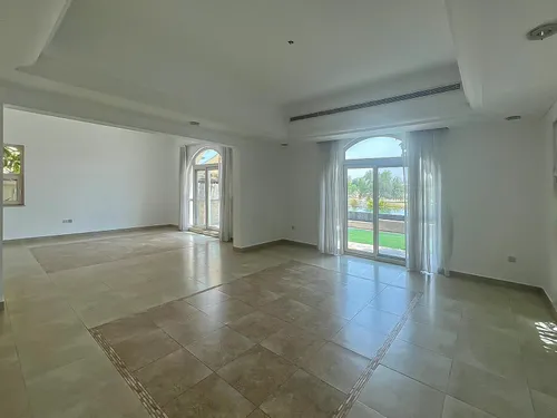 5 Bedrooms Villa in Oliva
