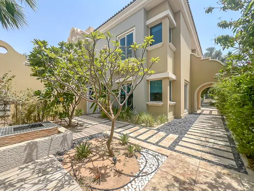5 Bedrooms Villa in Oliva