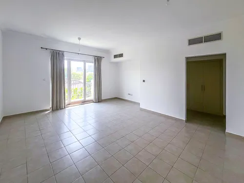 5 Bedrooms Villa in Oliva