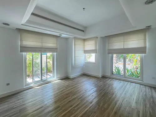 5 Bedrooms Villa in Oliva