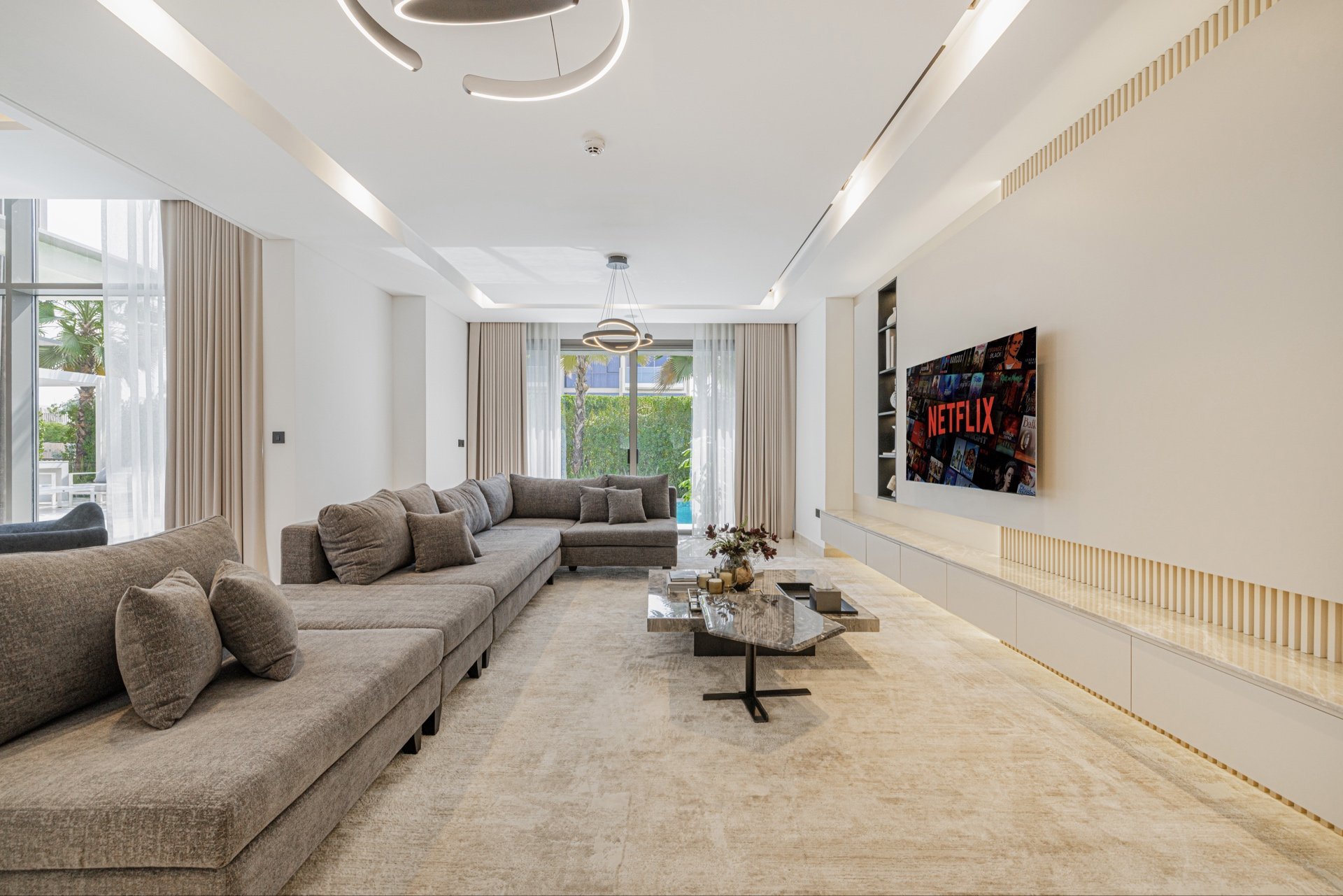 5 Bedrooms Villa in Golf Place 1