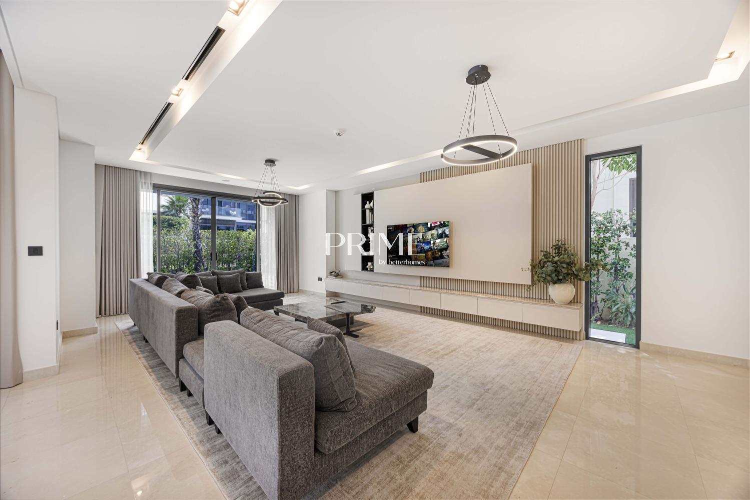 5 Bedrooms Villa in Golf Place 1