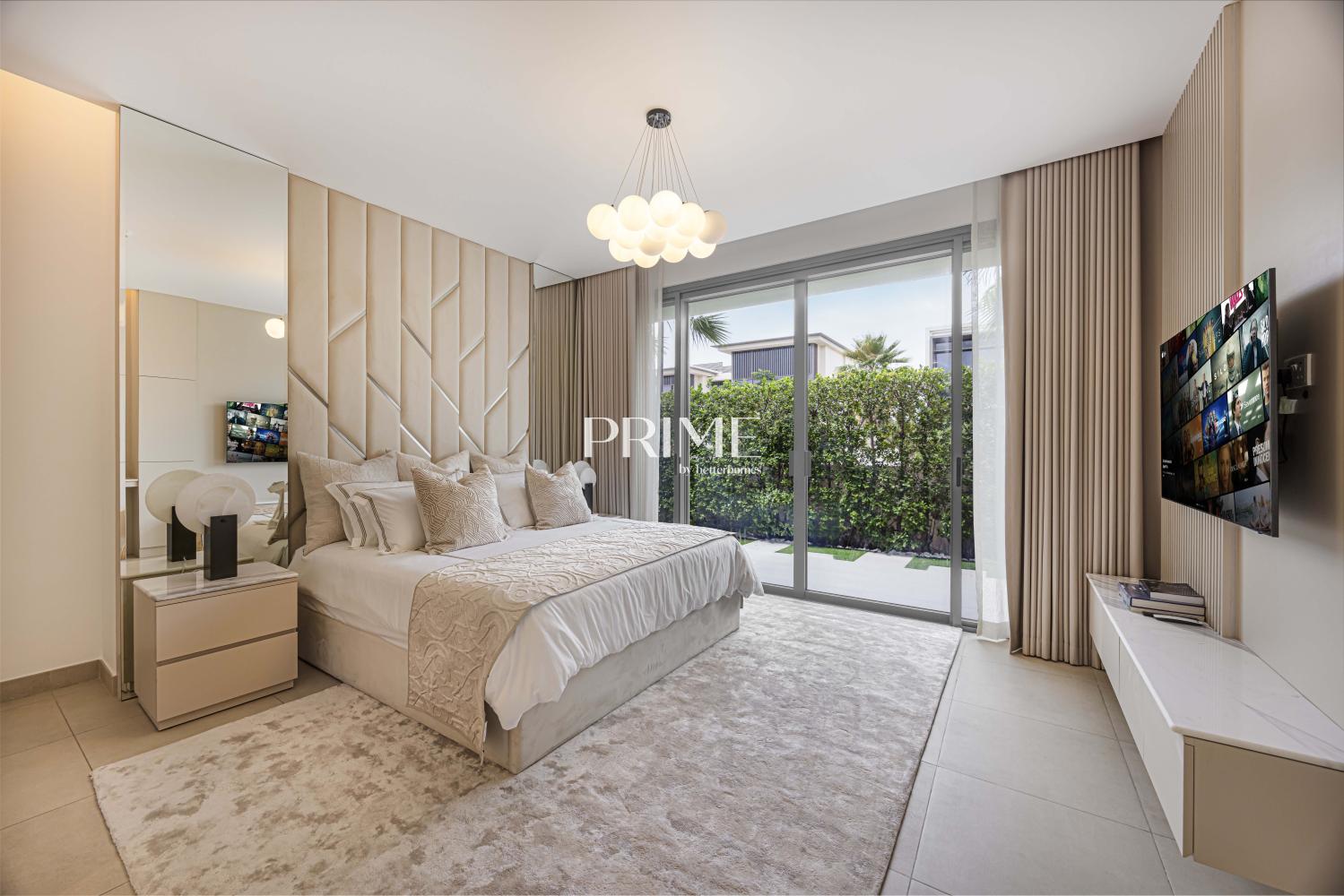 5 Bedrooms Villa in Golf Place 1
