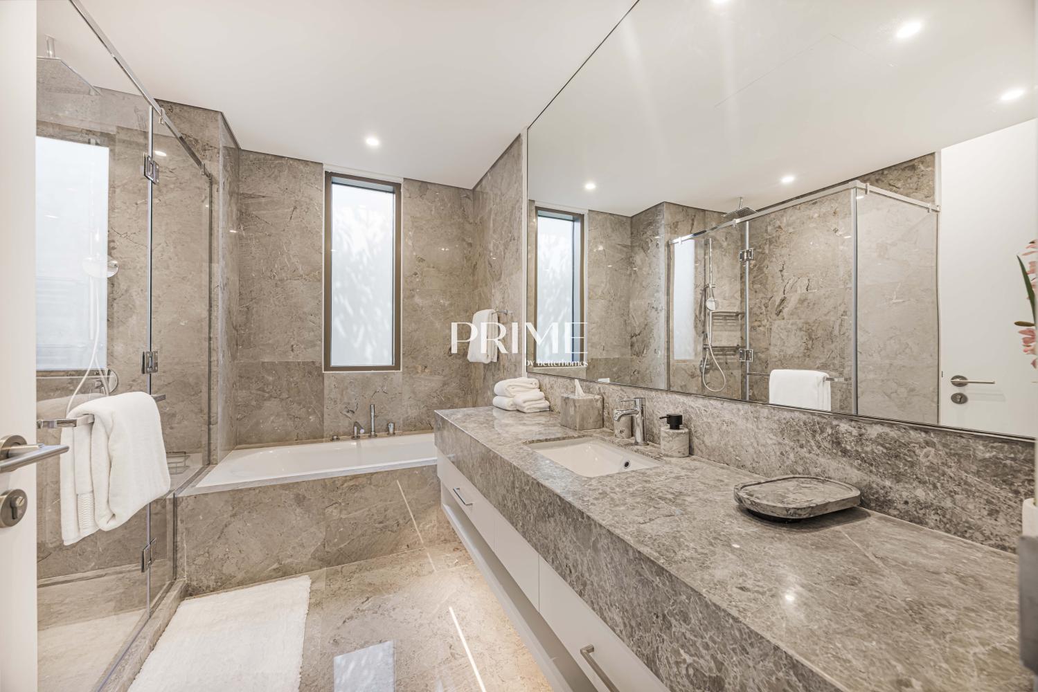 5 Bedrooms Villa in Golf Place 1