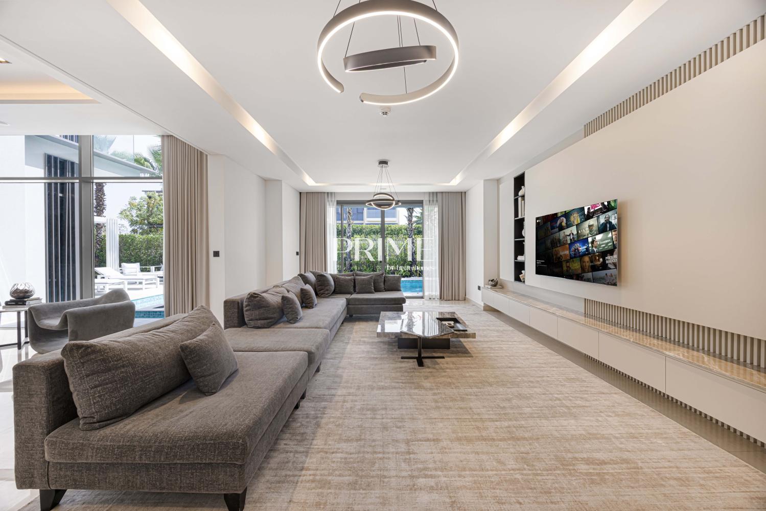 5 Bedrooms Villa in Golf Place 1