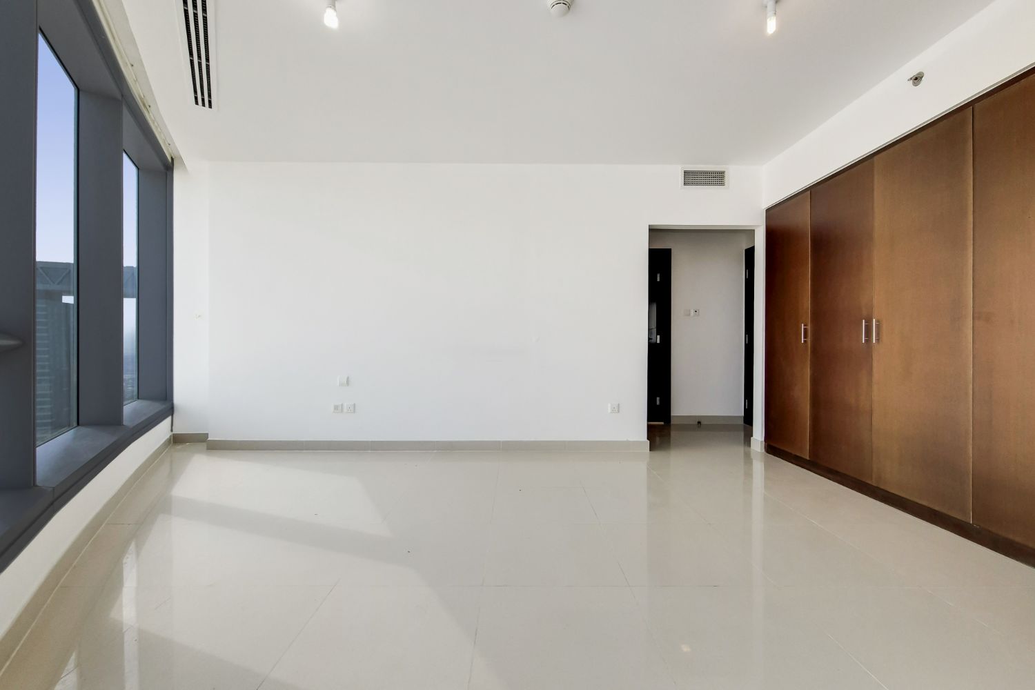 2 Bedrooms Apartment in Sky Tower