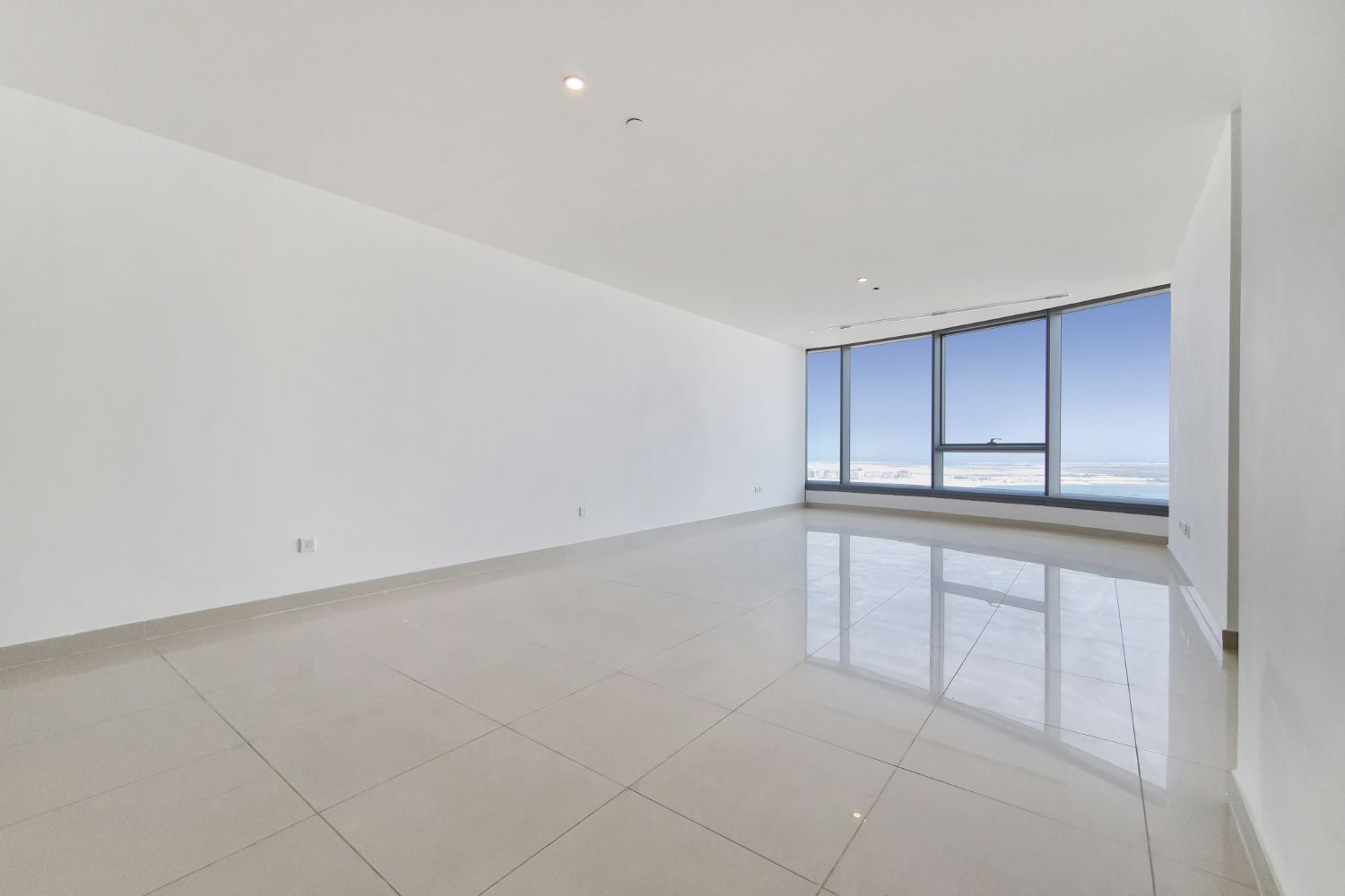 2 Bedrooms Apartment in Sky Tower