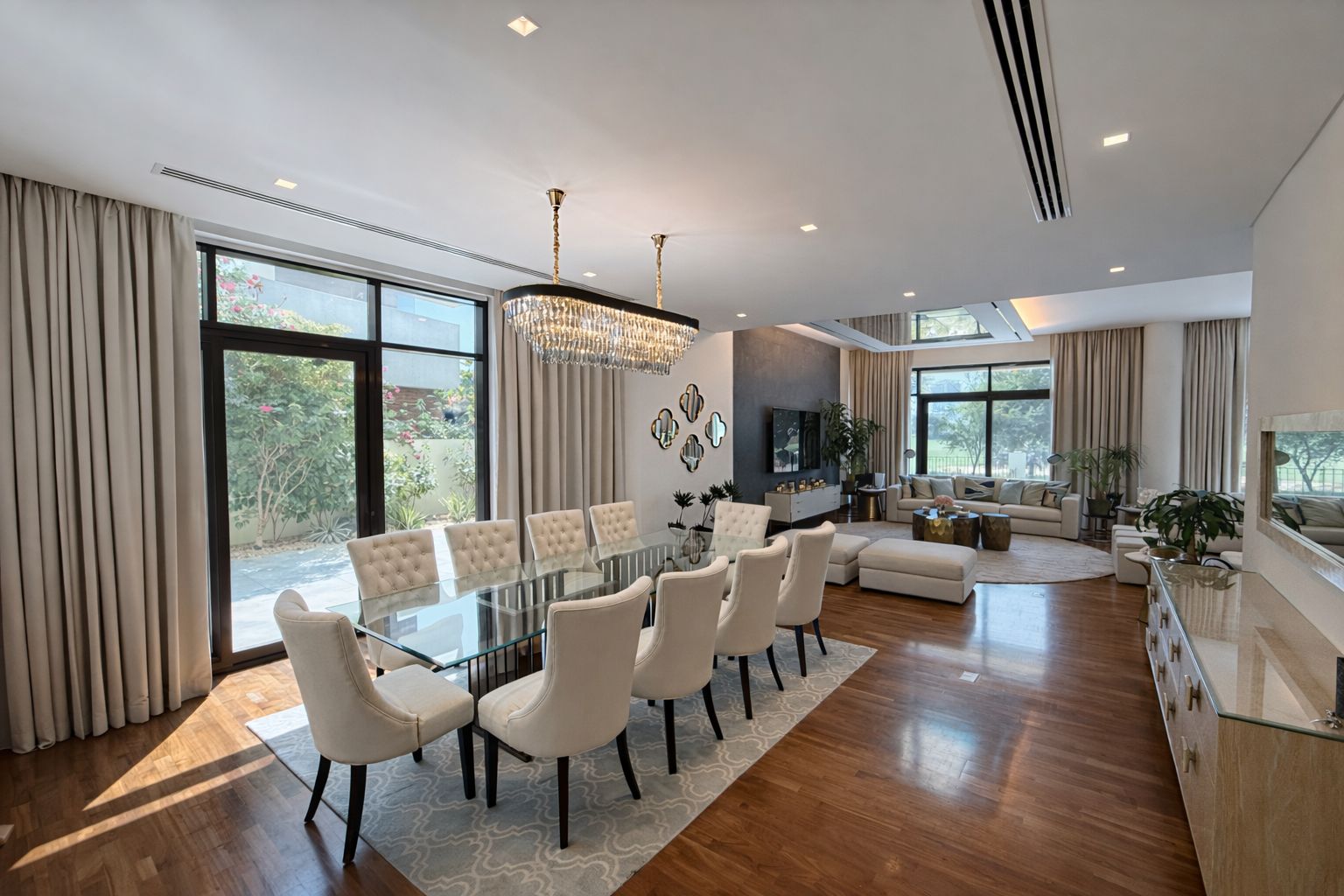 5 Bedrooms Villa in Flora