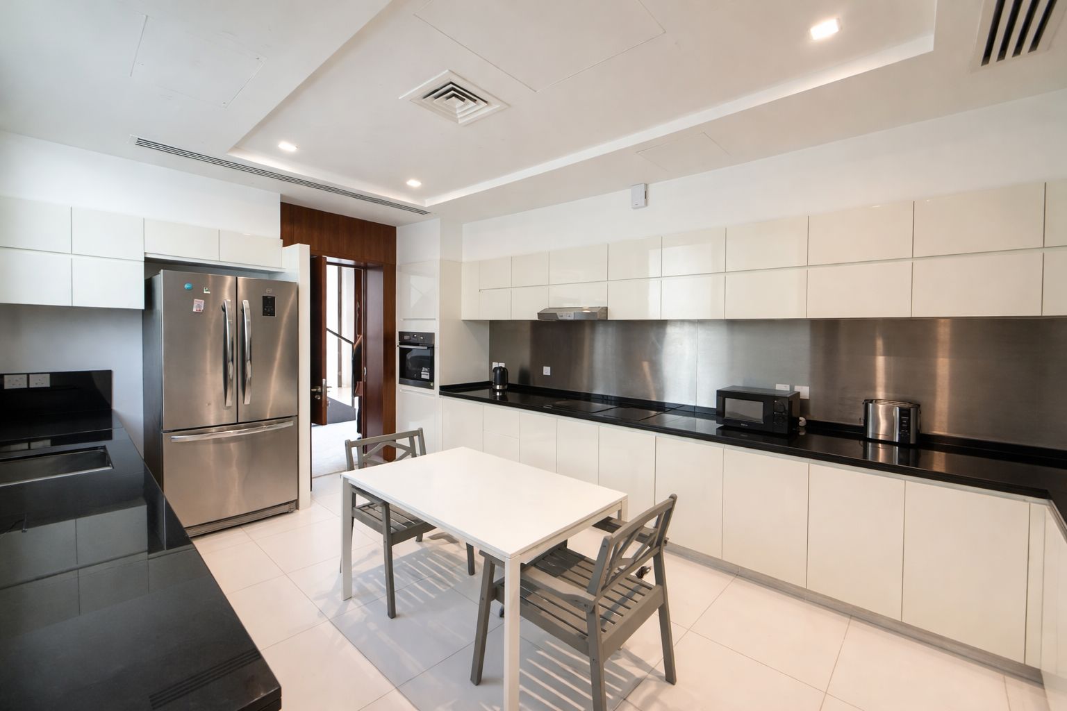 5 Bedrooms Villa in Flora